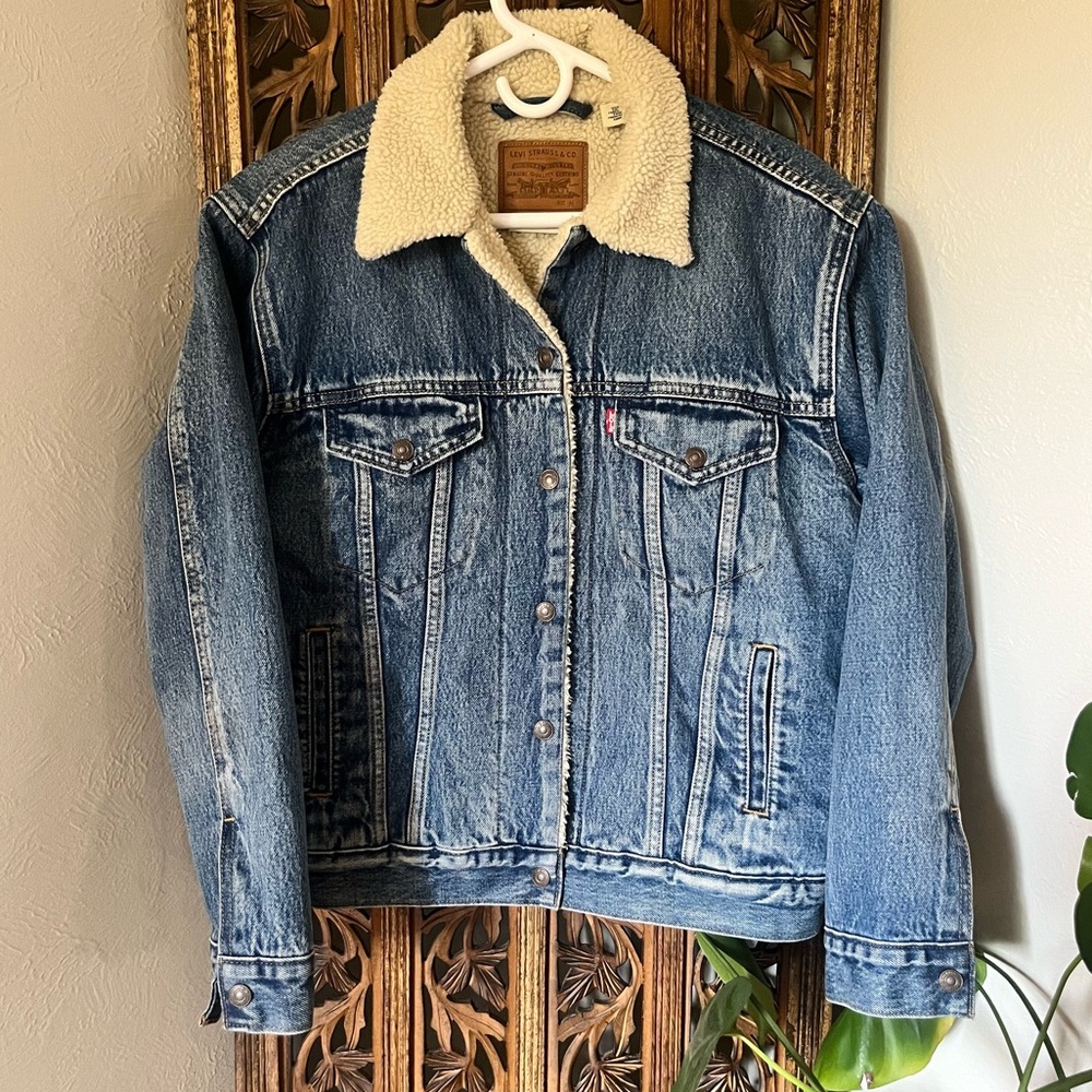 Levi’s Premium Sherpa Lined Jean Jacket - Women’s